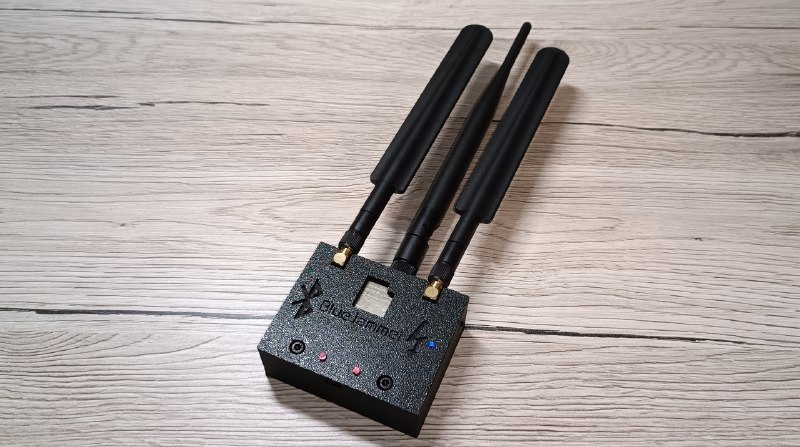 #开源 #单片机 #工具 #硬件 ESP32-BlueJammer - 一个开源的信号干扰程序运行程序需要「ESP32」单片机以及「nRF24」无线模块等硬件，全部都可以在某宝、PDD购买开发者还提供了详细的烧录教程
